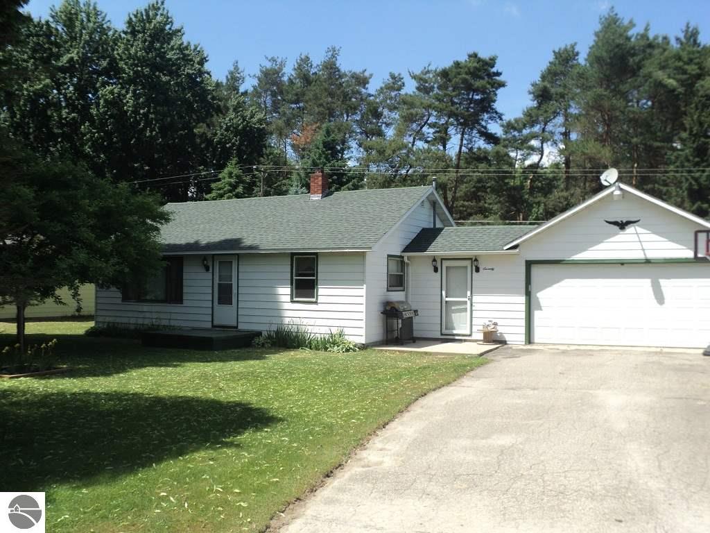 70 W Evergreen Rd, Stanton, MI 48888 photo 1