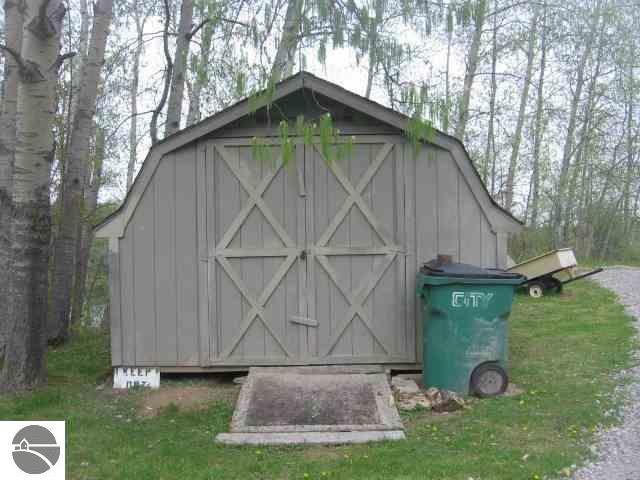 728 Everett Trl, Hale, MI 48739 photo 3