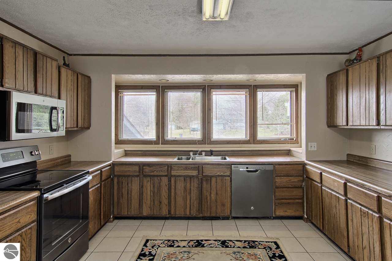 6258 Elk View Dr, Williamsburg, MI 49690 photo 2