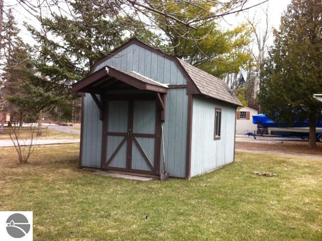 938 S Main St, Au Gres, MI 48703 photo 2