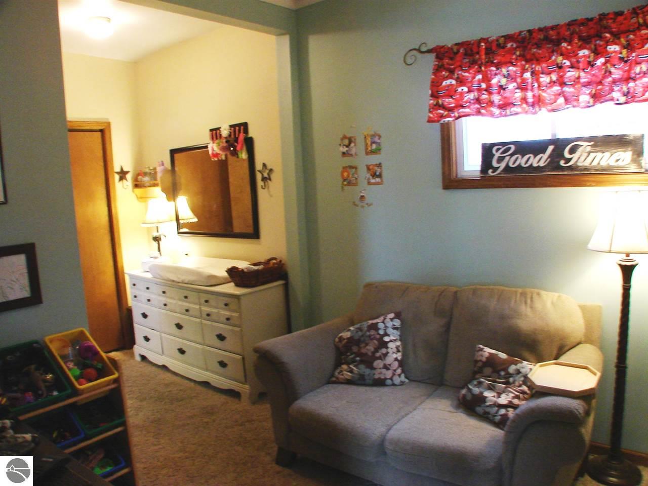 228 W Newark St, Ithaca, MI 48847 photo 9