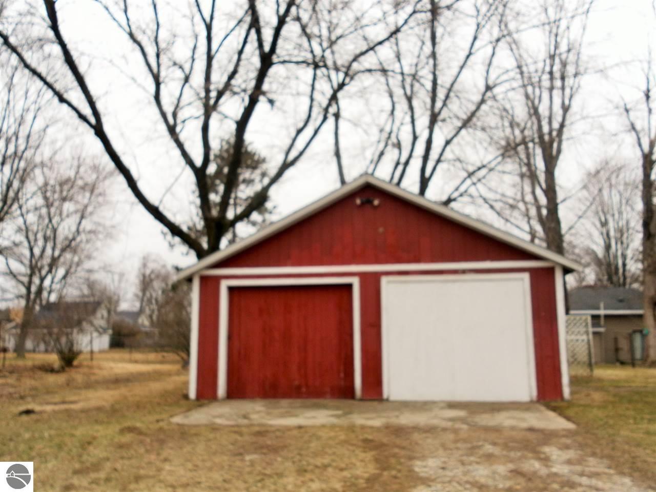 124 S Pine St, Marion, MI 49665 photo 2