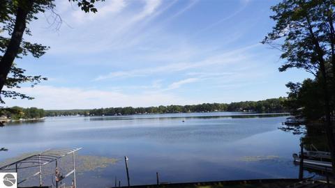 3581 Lakeside Dr, Lupton, MI 48635 photo 4
