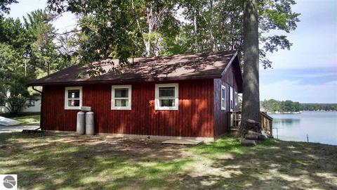 3581 Lakeside Dr, Lupton, MI 48635 photo 1