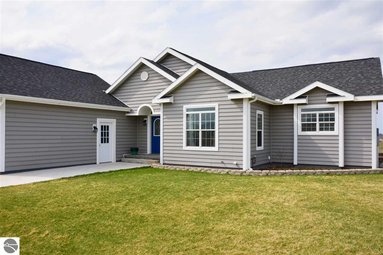 7509 E Meadows Dr, Cedar, MI 49621 photo 3