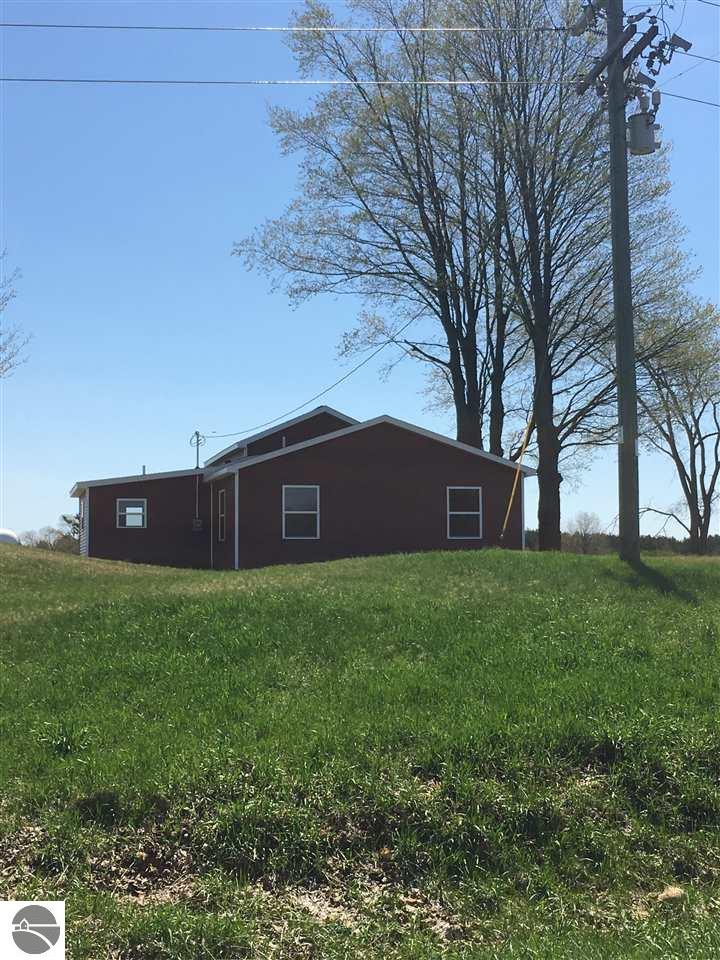 11985 W Walton Rd, Blanchard, MI 49310 photo 5