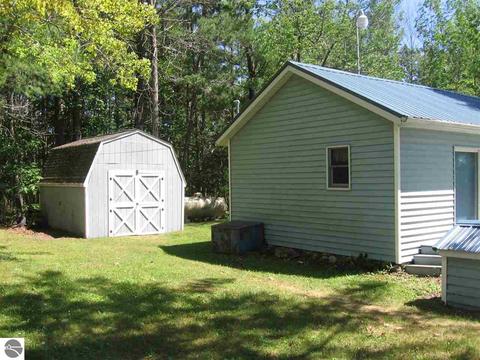 978 Rohlfs Ln, Lupton, MI 48635 photo 4