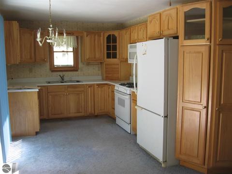 978 Rohlfs Ln, Lupton, MI 48635 photo 11