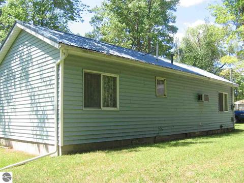 978 Rohlfs Ln, Lupton, MI 48635 photo 5
