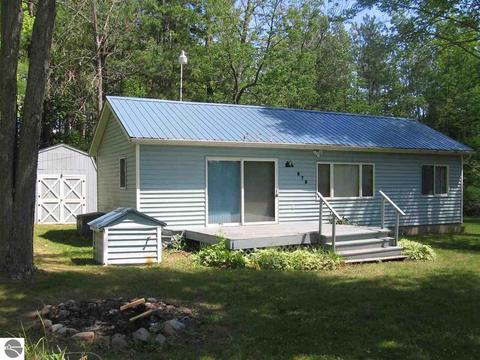 978 Rohlfs Ln, Lupton, MI 48635 photo 1