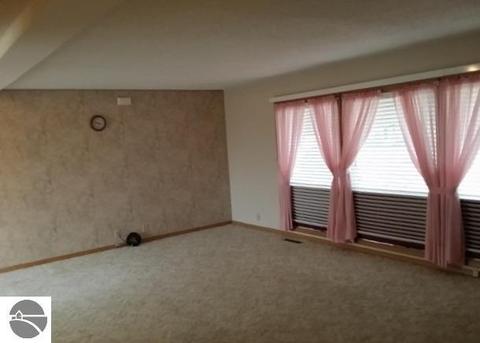 511 Barber St, Ithaca, MI 48847 photo 4