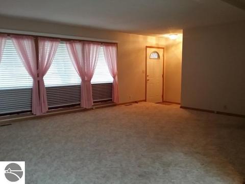 511 Barber St, Ithaca, MI 48847 photo 3