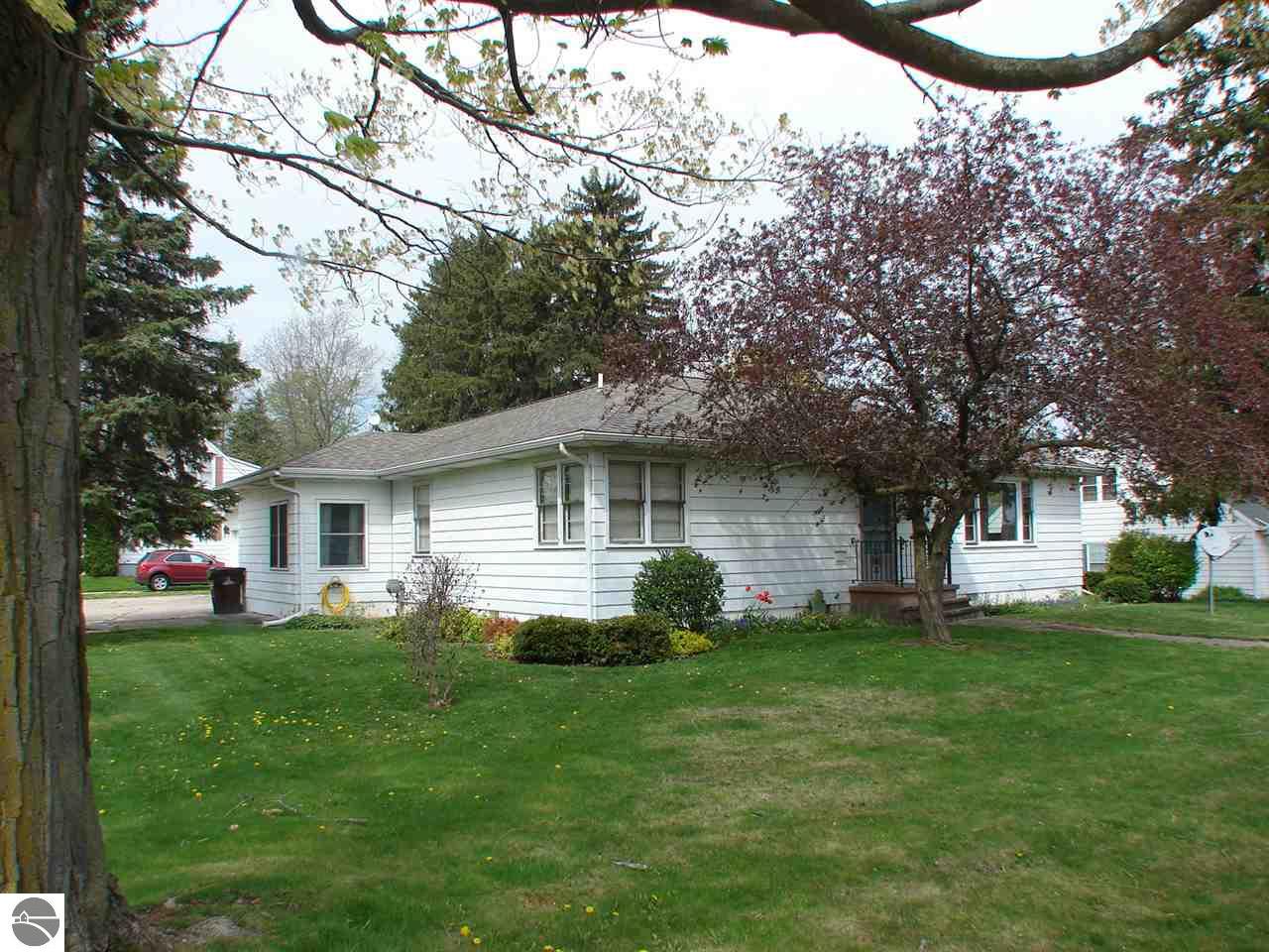 130 W Emerson St, Ithaca, MI 48847 photo 1
