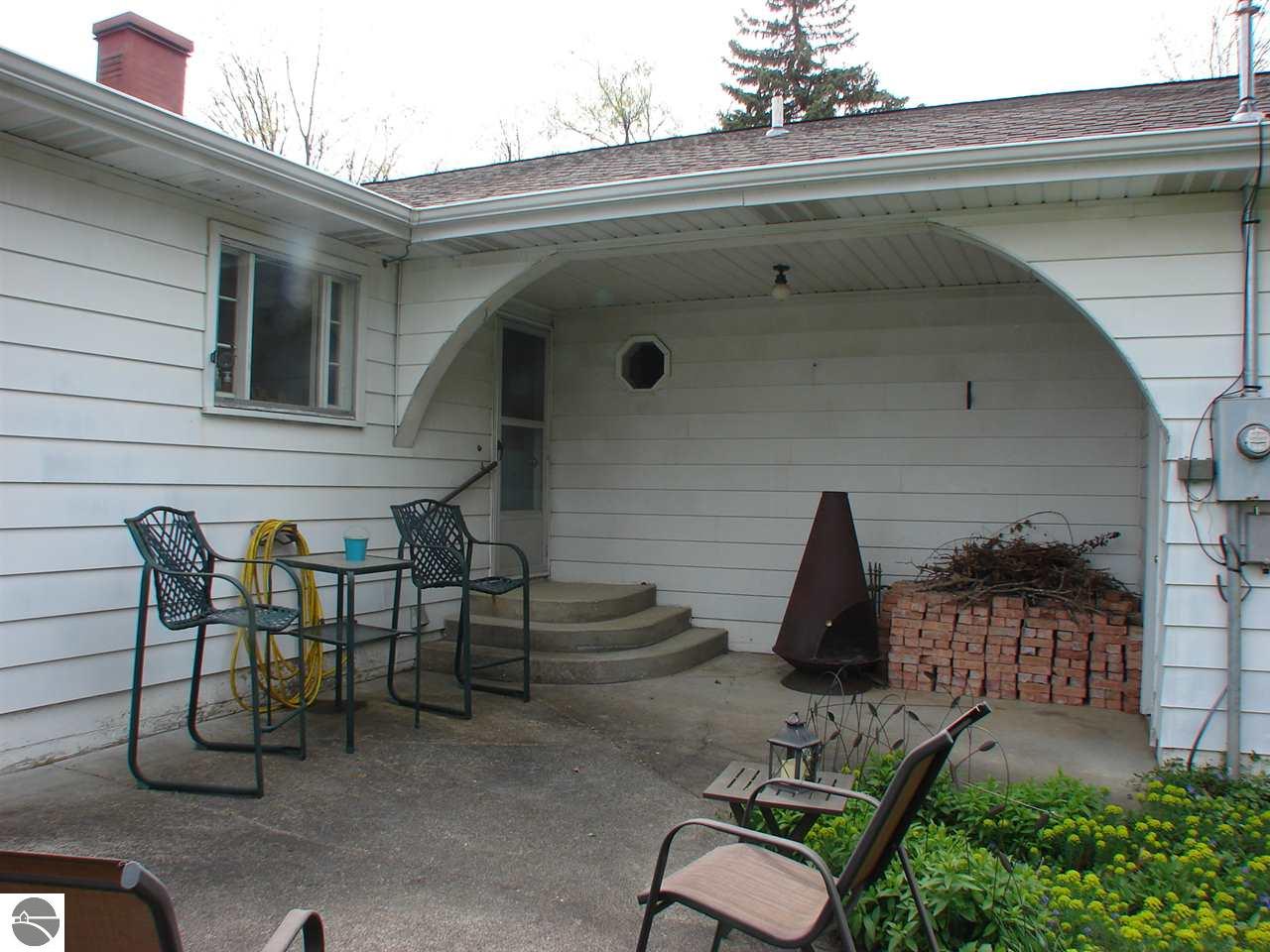 130 W Emerson St, Ithaca, MI 48847 photo 3