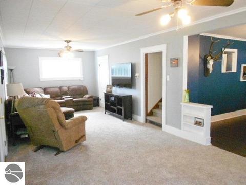 212 Emerson St, Ithaca, MI 48847 photo 4