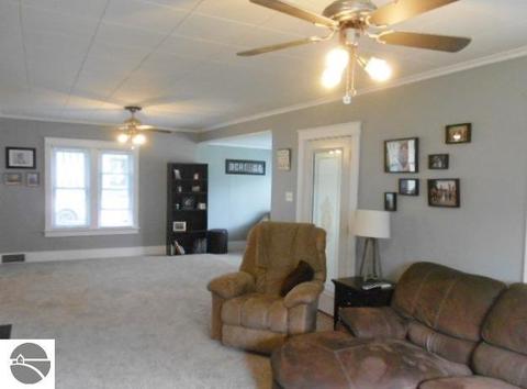 212 Emerson St, Ithaca, MI 48847 photo 5