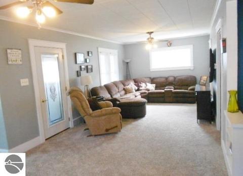 212 Emerson St, Ithaca, MI 48847 photo 3