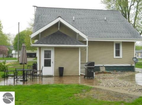 212 Emerson St, Ithaca, MI 48847 photo 2