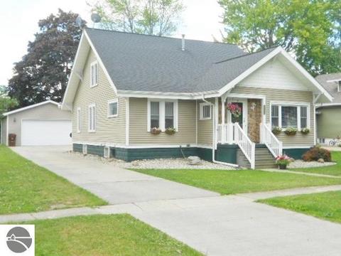 212 Emerson St, Ithaca, MI 48847 photo 1