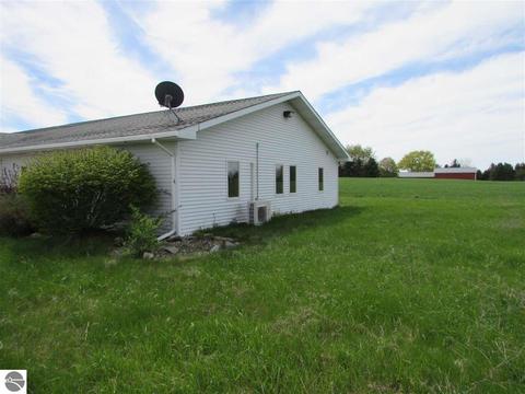 9039 20th Ave, Remus, MI 49340 photo 4