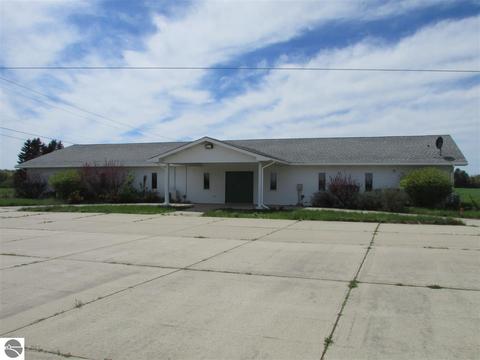 9039 20th Ave, Remus, MI 49340 photo 1