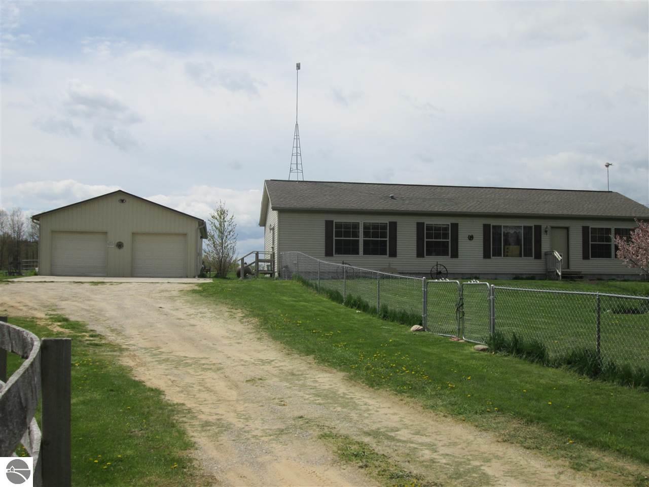 7194 Sponseller Dr, Shepherd, MI 48883 photo 1
