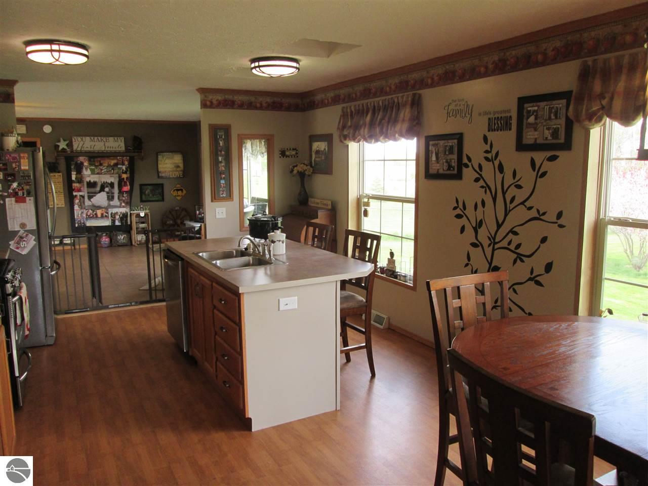 7194 Sponseller Dr, Shepherd, MI 48883 photo 4