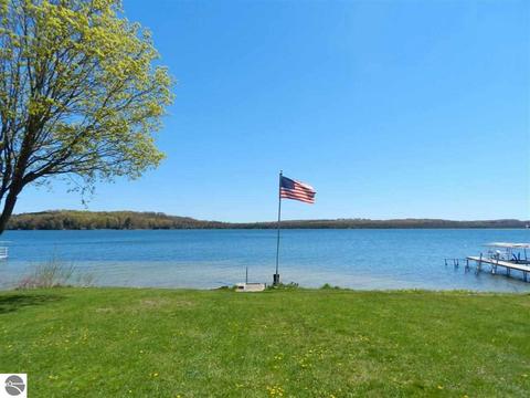 4271 S Laskey Trl, Cedar, MI 49621 photo 4