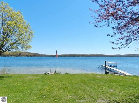 4271 S Laskey Trl, Cedar, MI 49621 photo 9