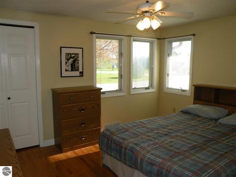131 W Second, Gladwin, MI 48624 photo 5