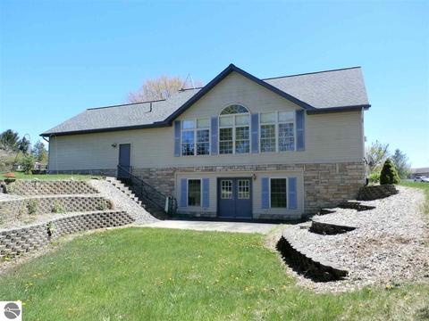 5755 Linksview Way, Gladwin, MI 48624 photo 1
