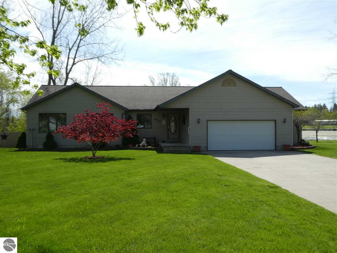 877 Riverview, Alma, MI 48801 photo 1