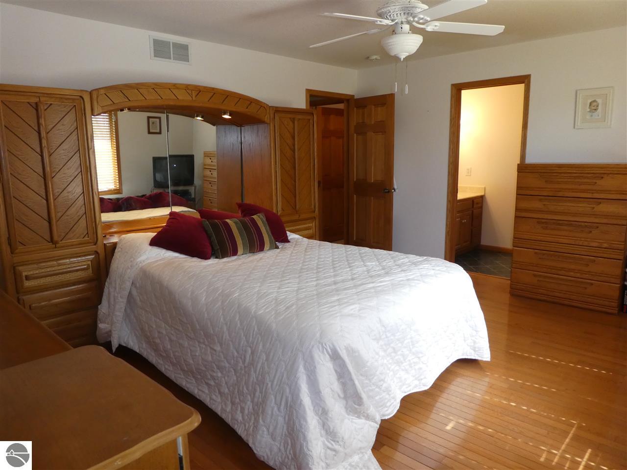 877 Riverview, Alma, MI 48801 photo 23