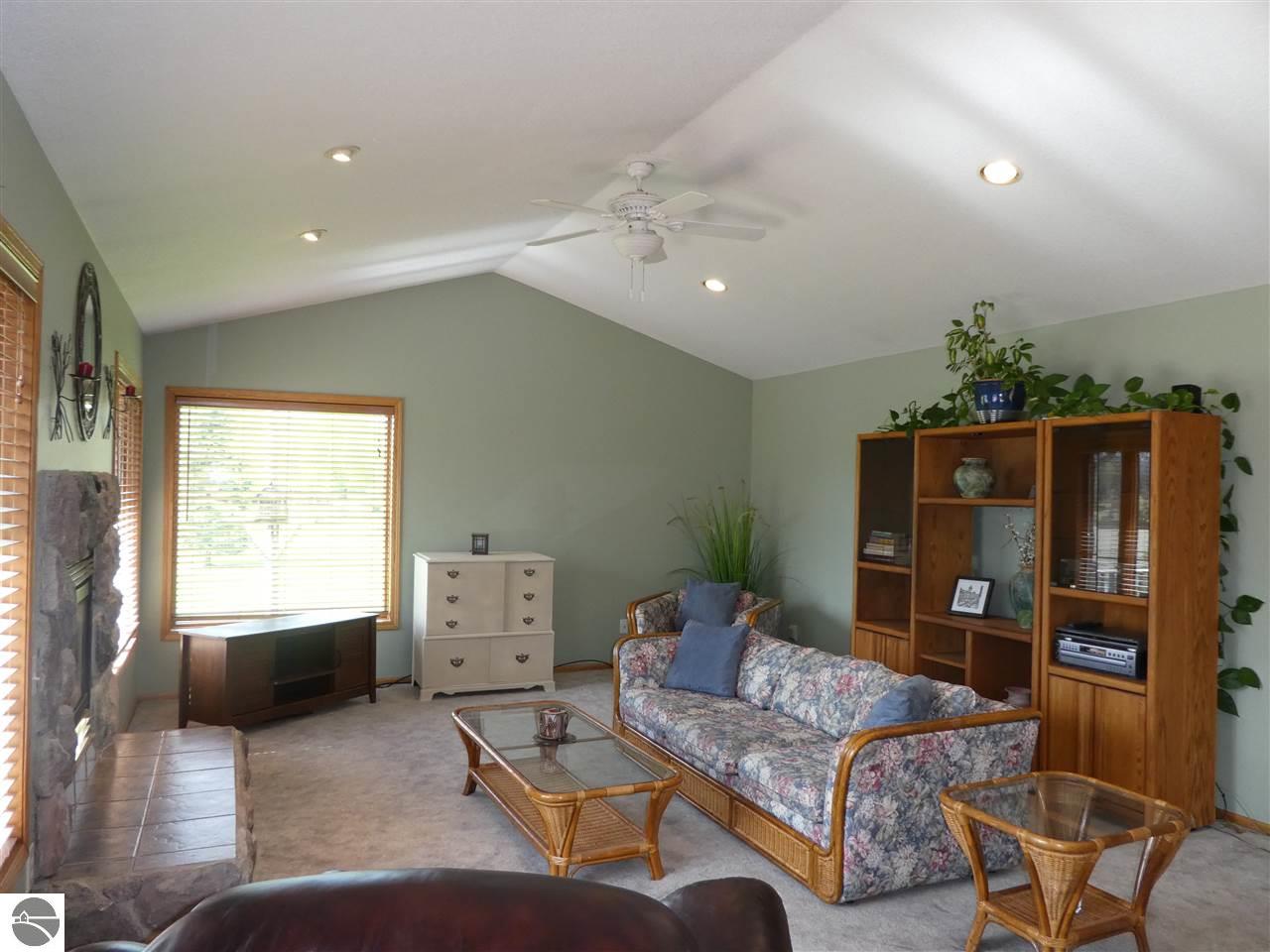 877 Riverview, Alma, MI 48801 photo 15
