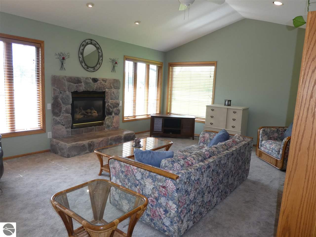 877 Riverview, Alma, MI 48801 photo 14