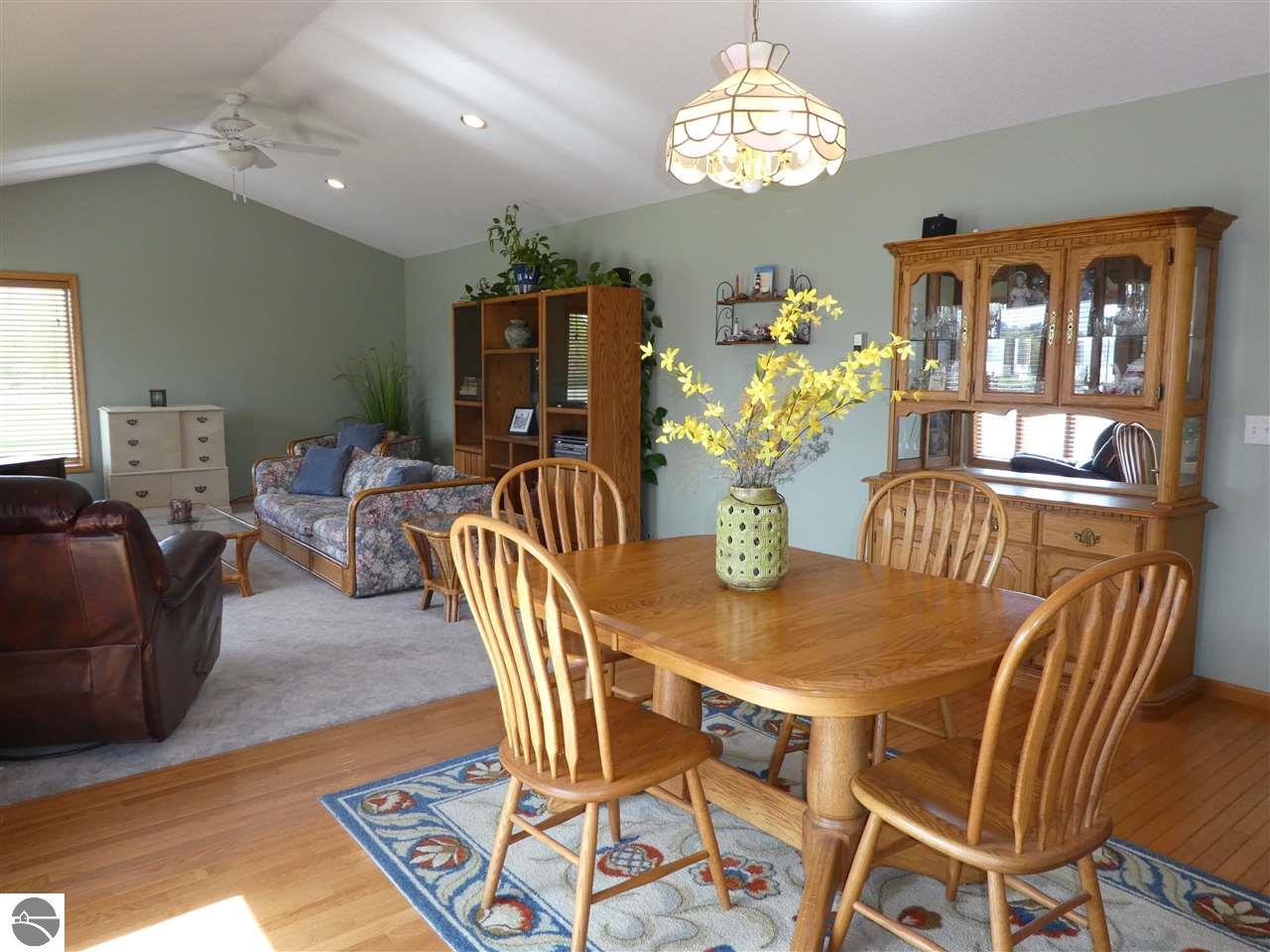 877 Riverview, Alma, MI 48801 photo 13