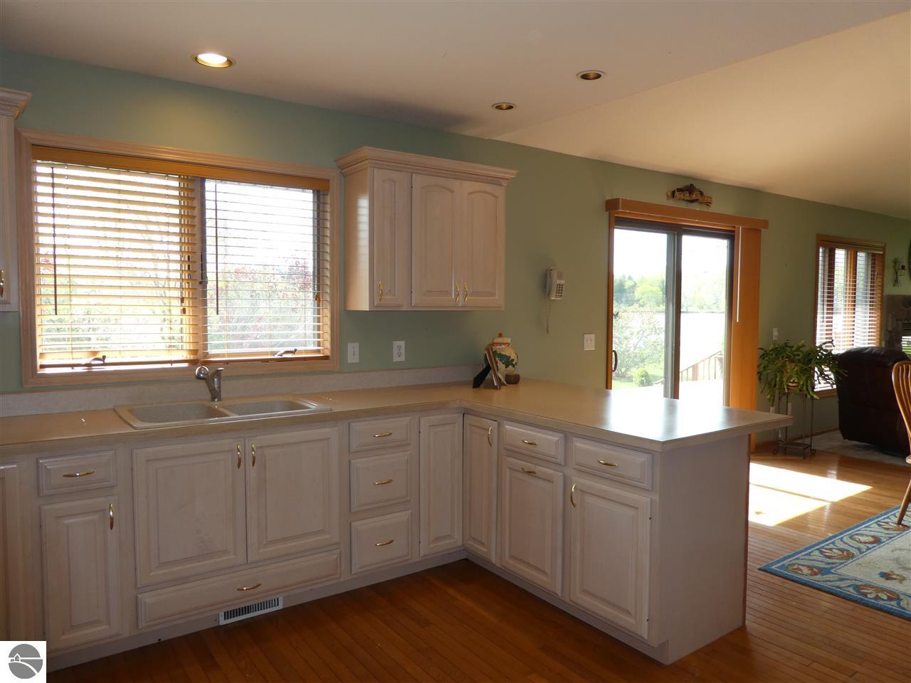 877 Riverview, Alma, MI 48801 photo 10