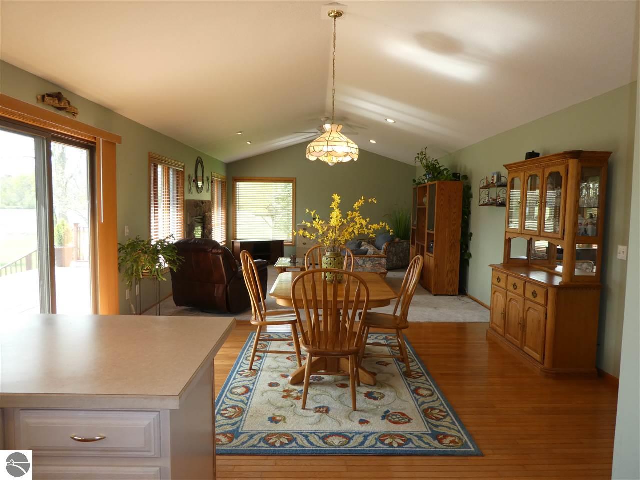 877 Riverview, Alma, MI 48801 photo 12