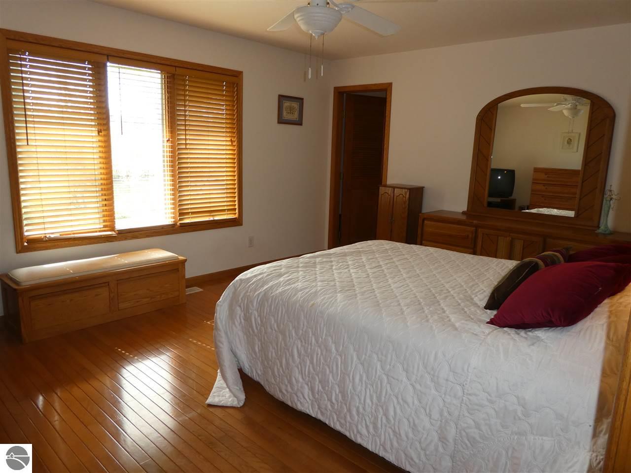 877 Riverview, Alma, MI 48801 photo 22