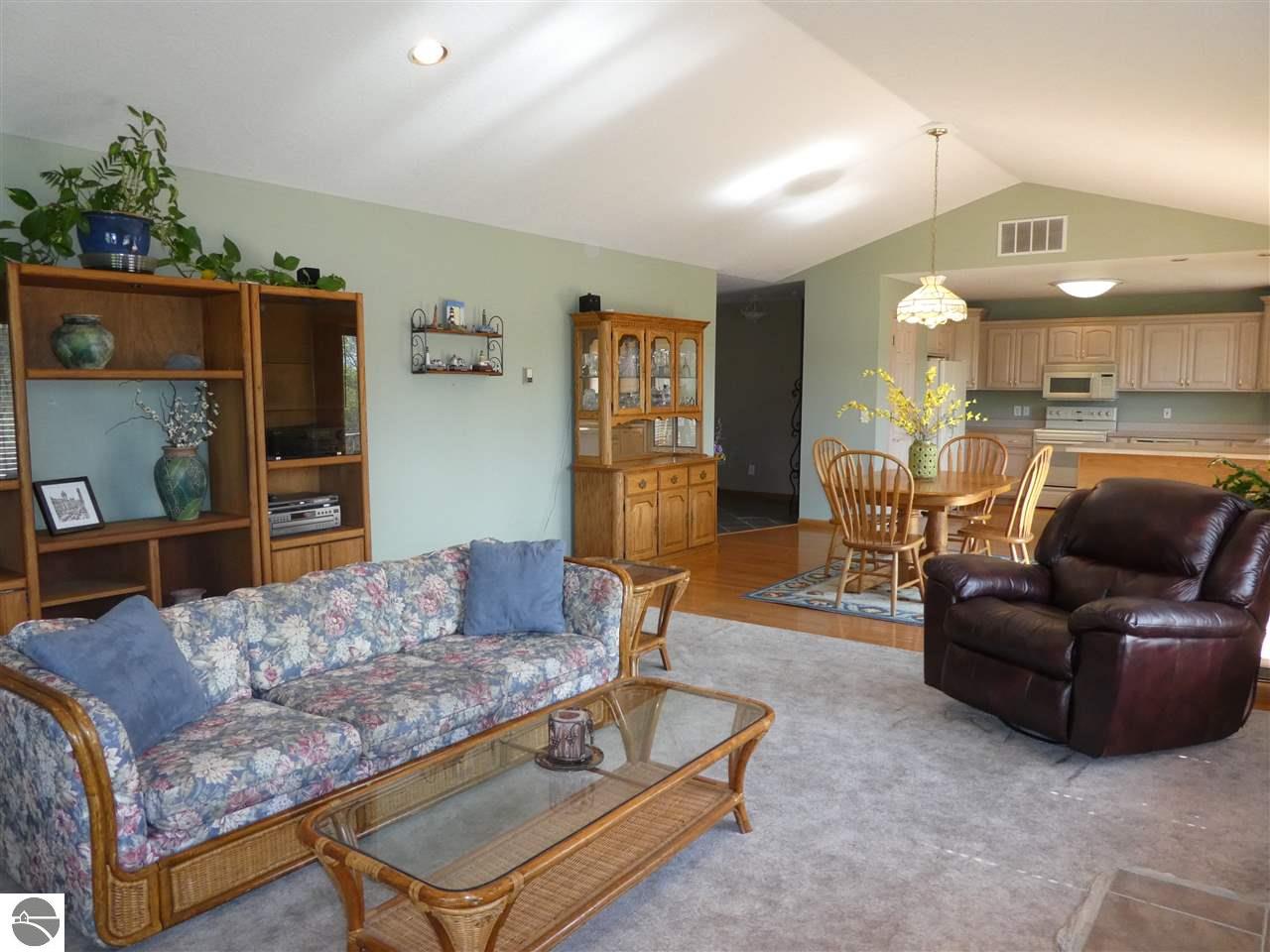 877 Riverview, Alma, MI 48801 photo 17