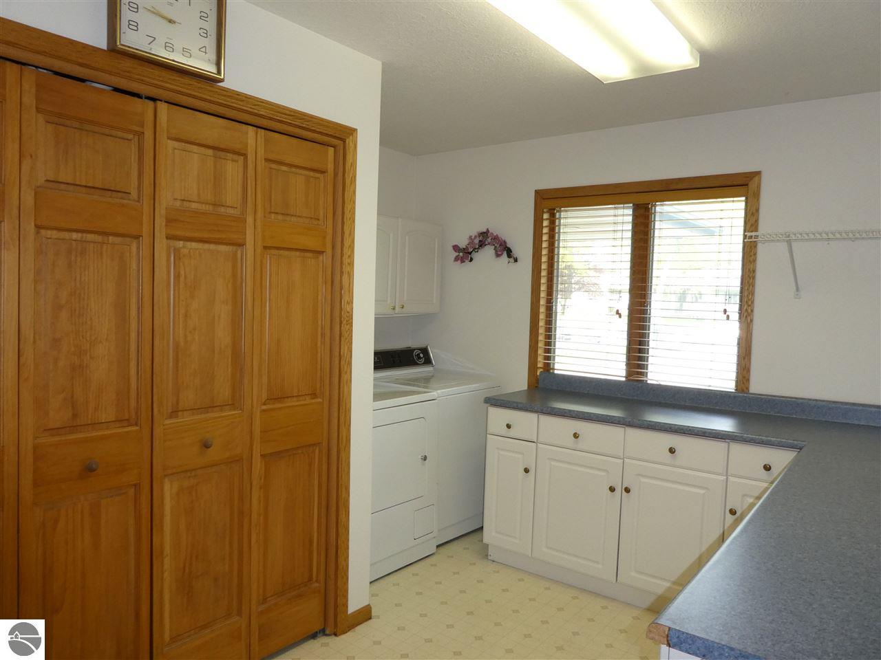 877 Riverview, Alma, MI 48801 photo 27