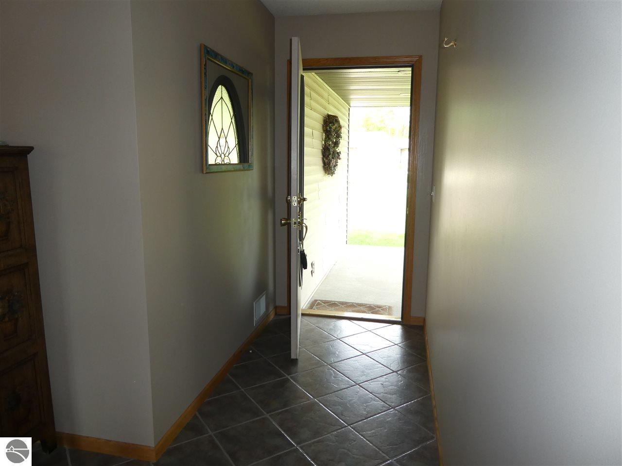 877 Riverview, Alma, MI 48801 photo 7