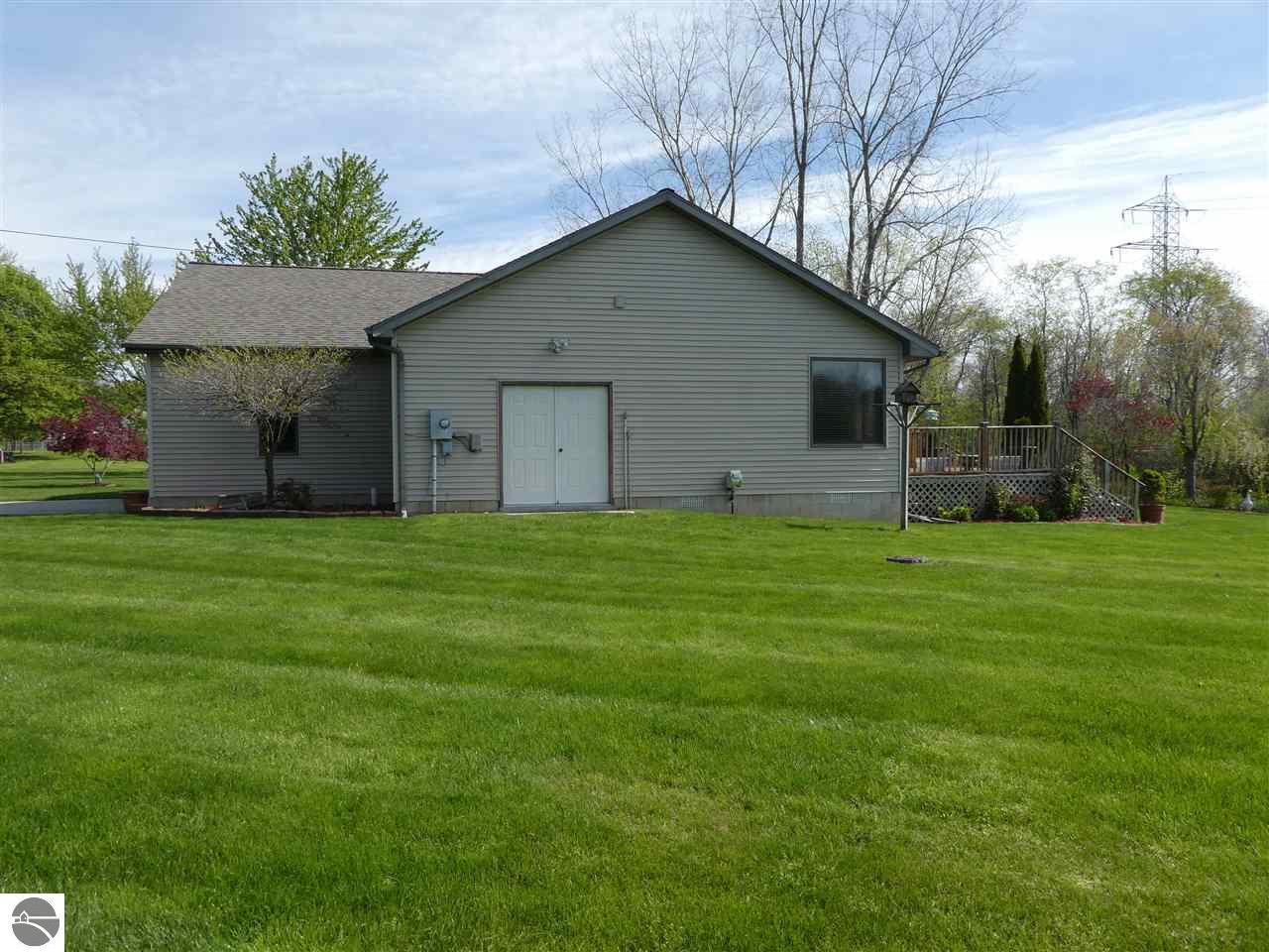 877 Riverview, Alma, MI 48801 photo 5