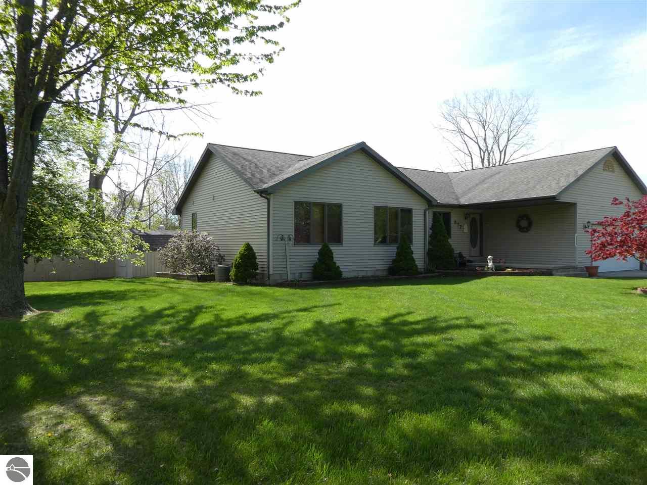 877 Riverview, Alma, MI 48801 photo 2