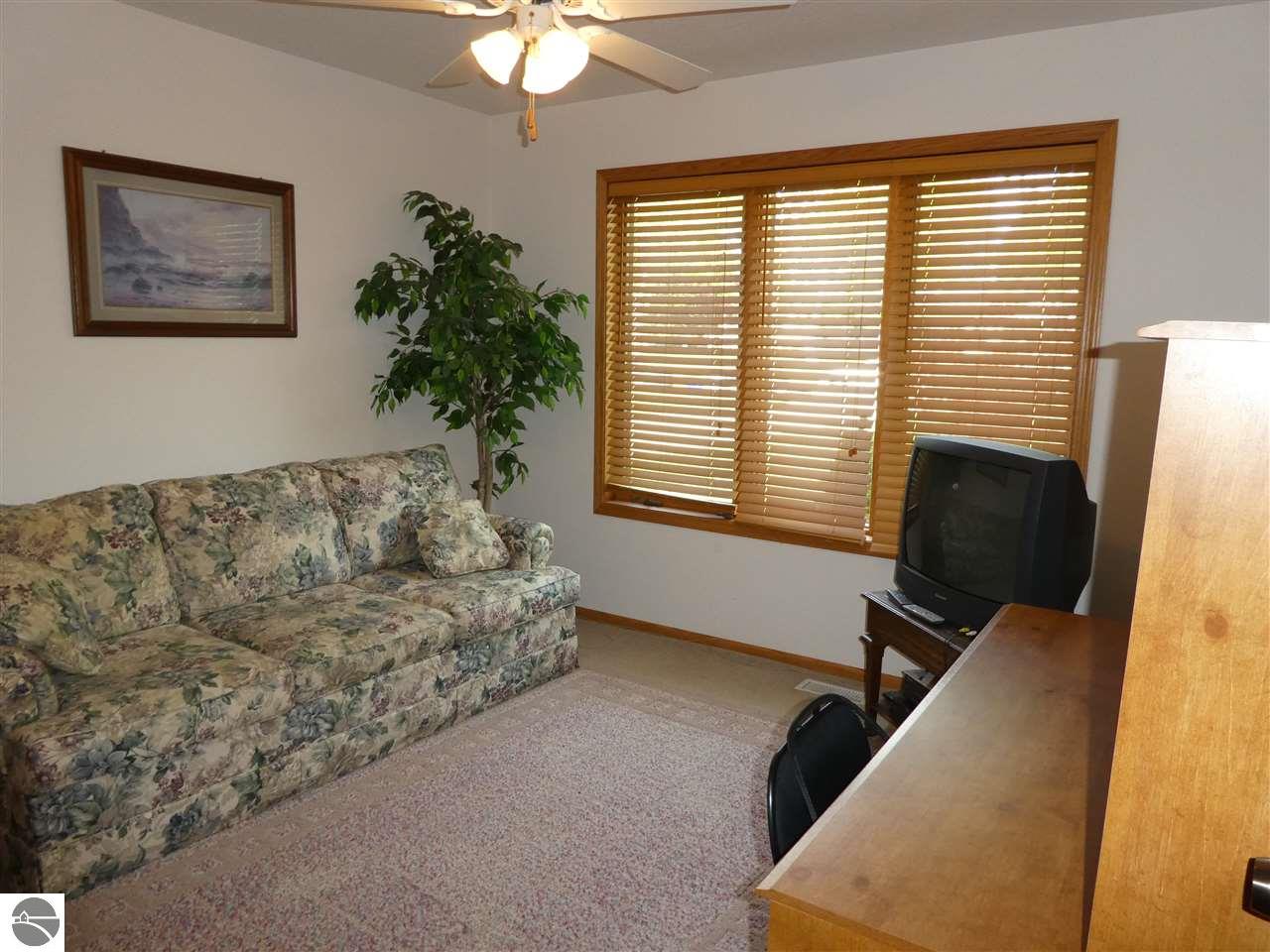 877 Riverview, Alma, MI 48801 photo 19