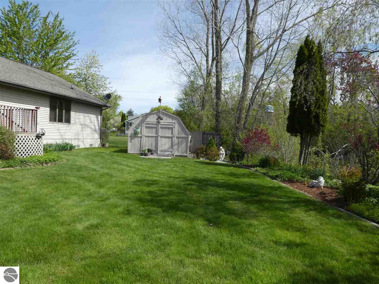 877 Riverview, Alma, MI 48801 photo 35