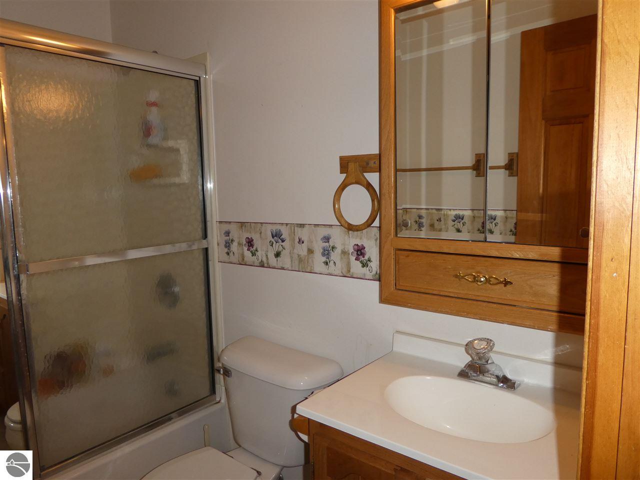 877 Riverview, Alma, MI 48801 photo 21