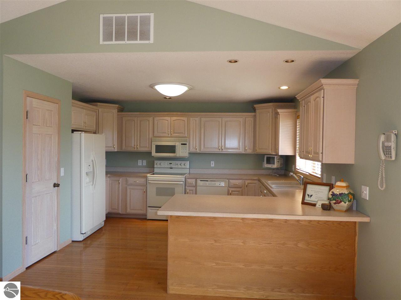 877 Riverview, Alma, MI 48801 photo 8