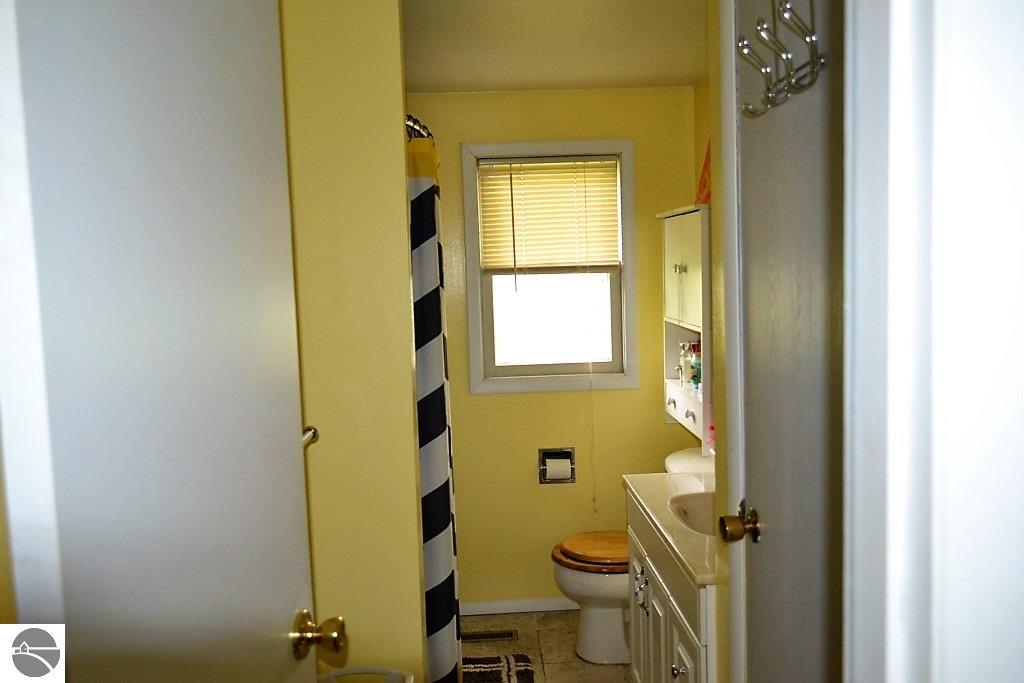 135 E Central Ave, Shepherd, MI 48883 photo 20