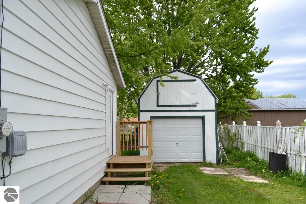 135 E Central Ave, Shepherd, MI 48883 photo 30